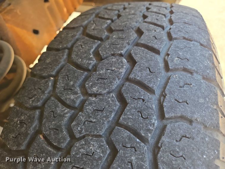 image for item EN8067 2001 Ford E350 van