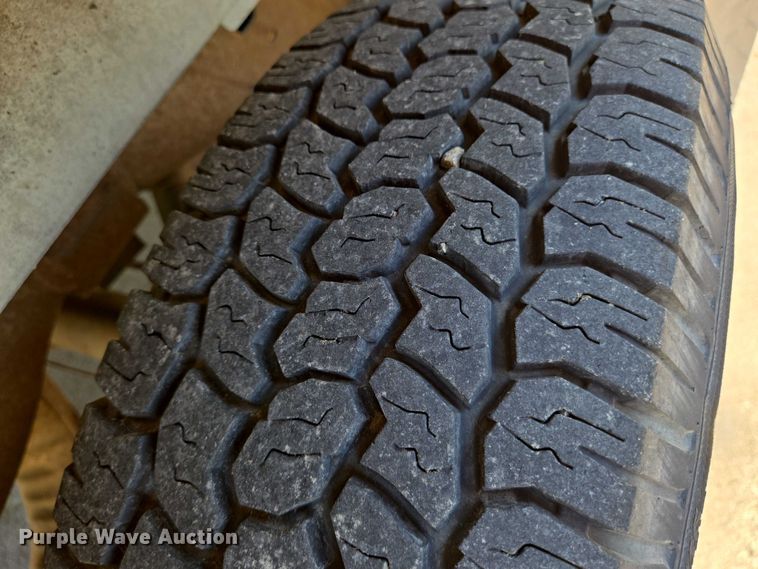 image for item EN8067 2001 Ford E350 van