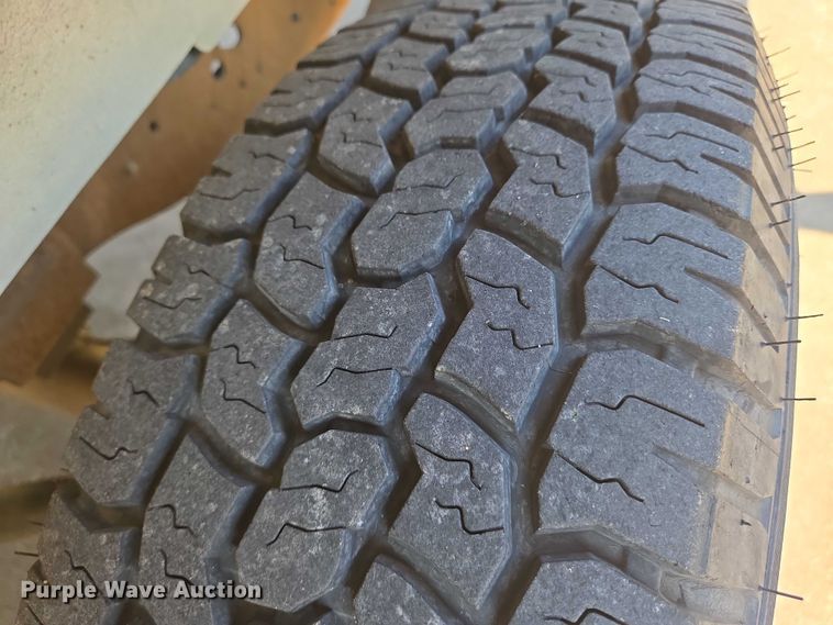 image for item EN8067 2001 Ford E350 van