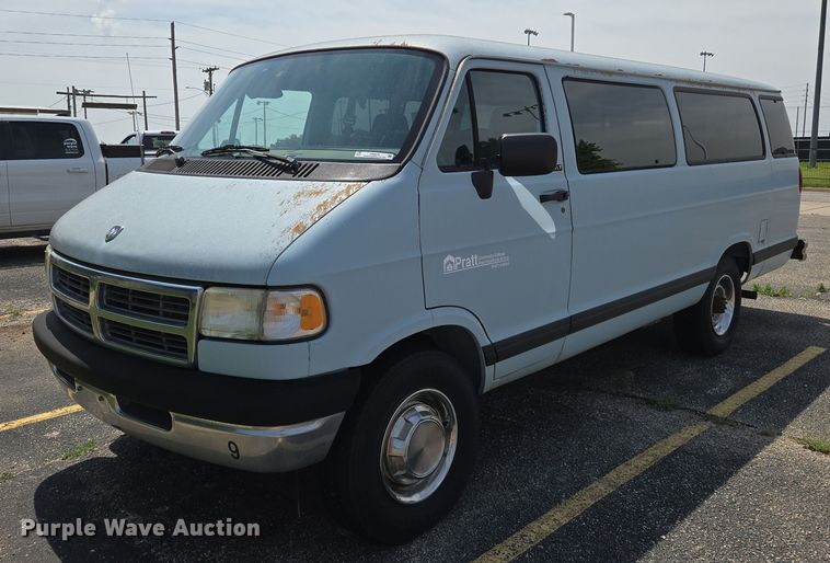 image for item EN8075 1996 Dodge Ram Wagon 3500 van