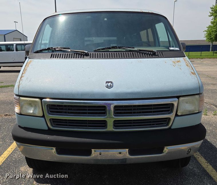 image for item EN8075 1996 Dodge Ram Wagon 3500 van