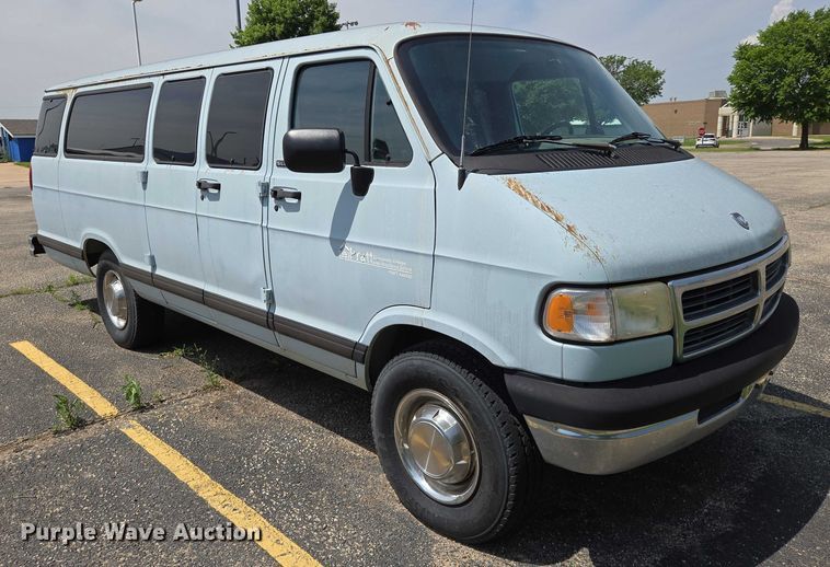 image for item EN8075 1996 Dodge Ram Wagon 3500 van