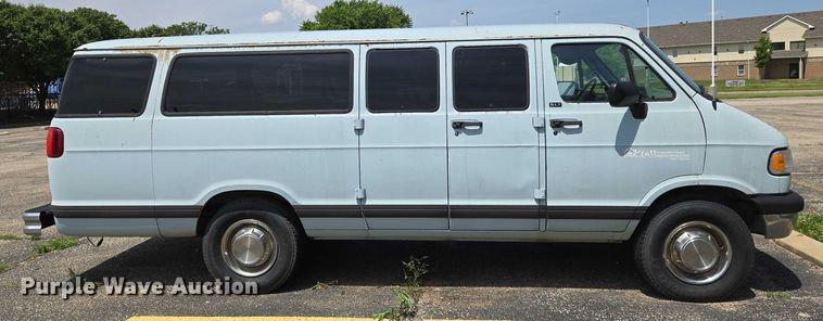 image for item EN8075 1996 Dodge Ram Wagon 3500 van