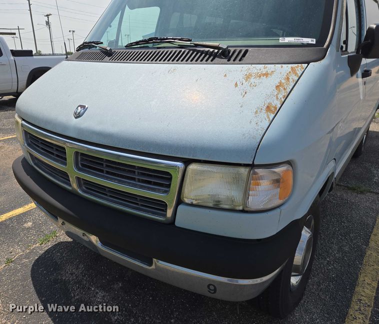 image for item EN8075 1996 Dodge Ram Wagon 3500 van