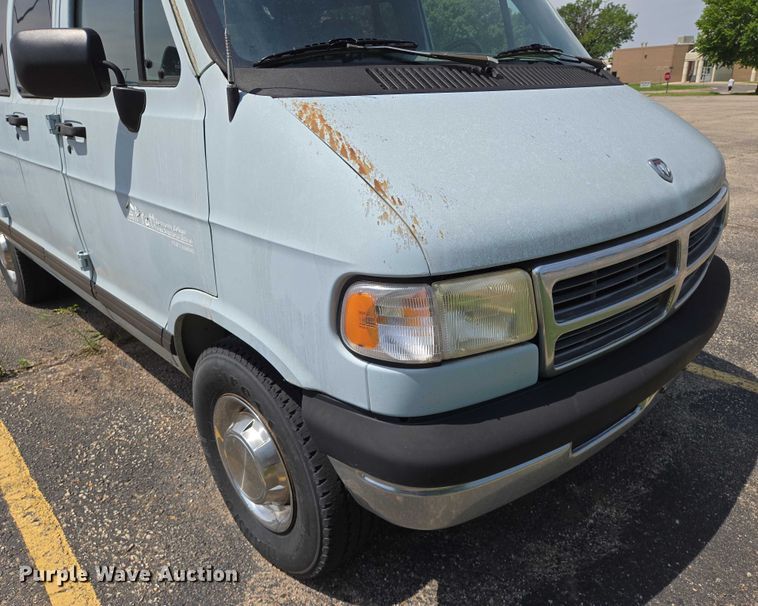 image for item EN8075 1996 Dodge Ram Wagon 3500 van