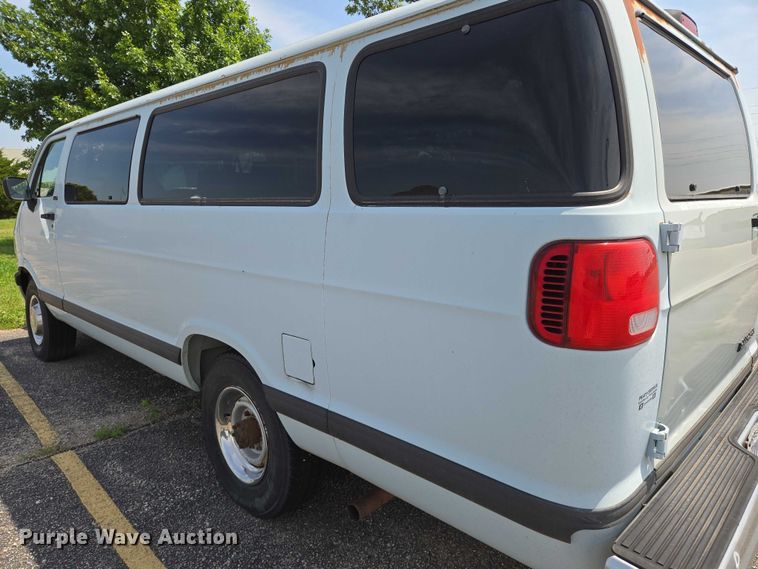 image for item EN8075 1996 Dodge Ram Wagon 3500 van