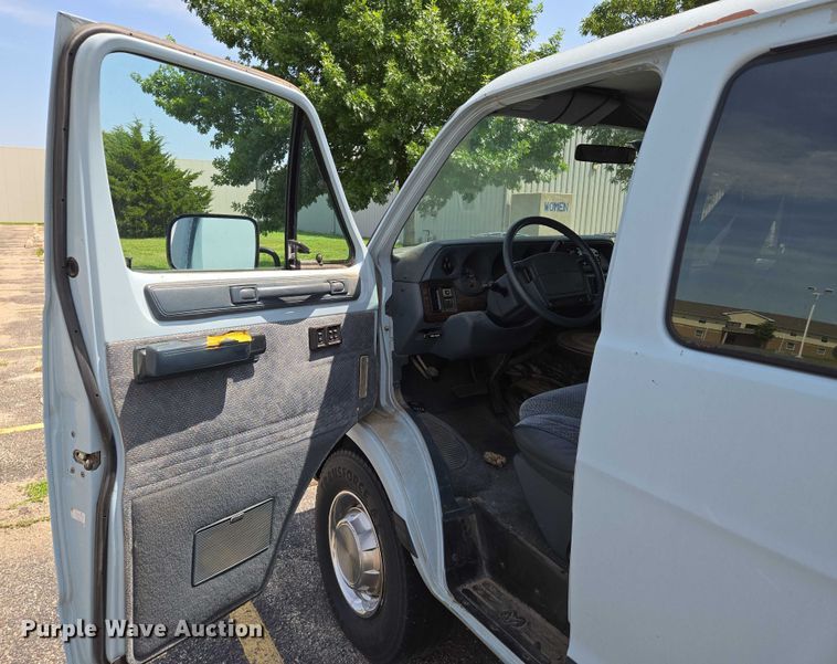 image for item EN8075 1996 Dodge Ram Wagon 3500 van