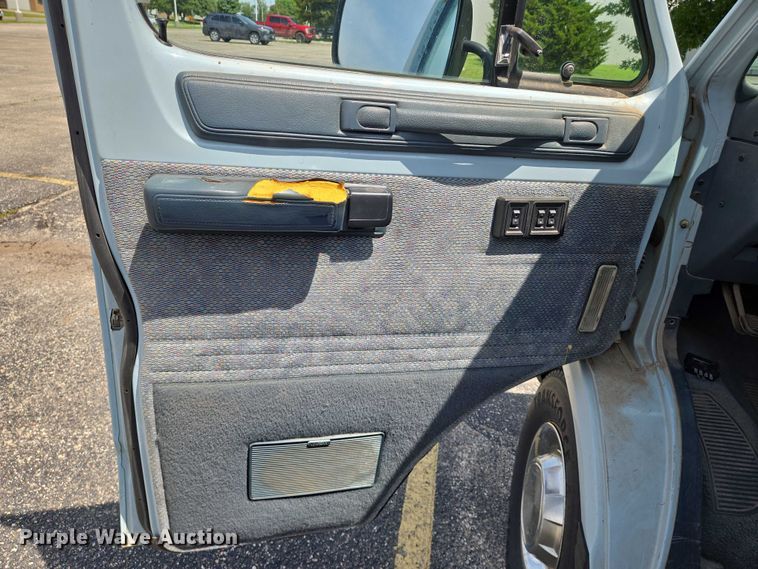 image for item EN8075 1996 Dodge Ram Wagon 3500 van