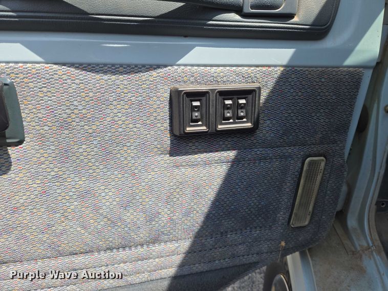 image for item EN8075 1996 Dodge Ram Wagon 3500 van