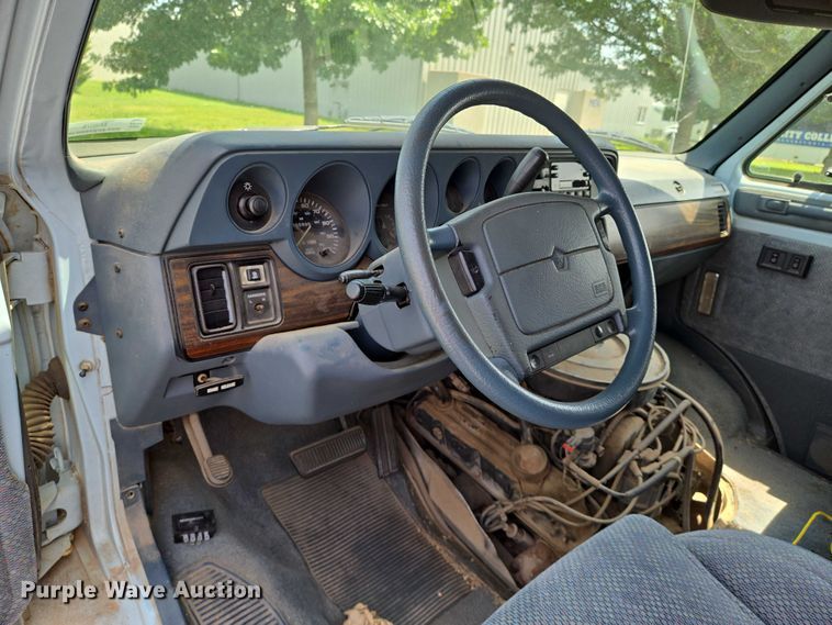 image for item EN8075 1996 Dodge Ram Wagon 3500 van
