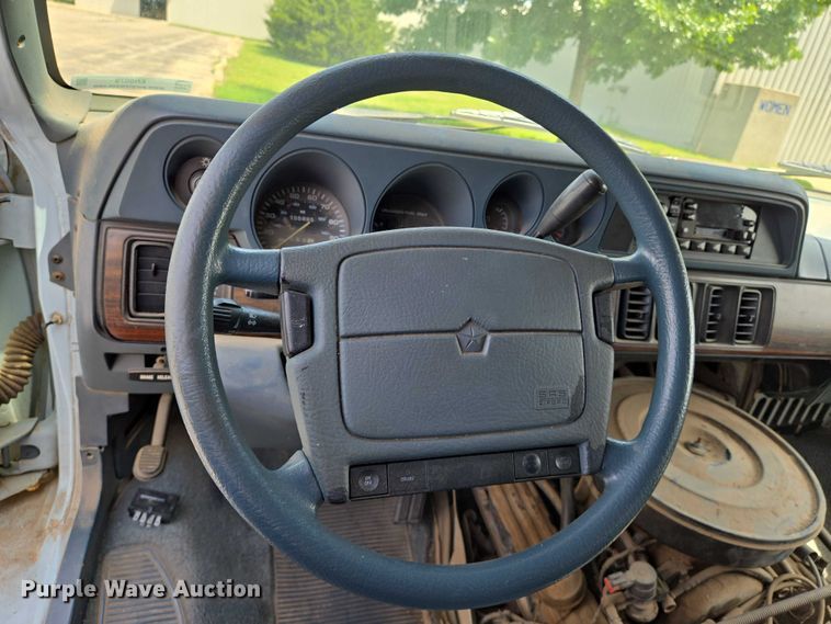 image for item EN8075 1996 Dodge Ram Wagon 3500 van