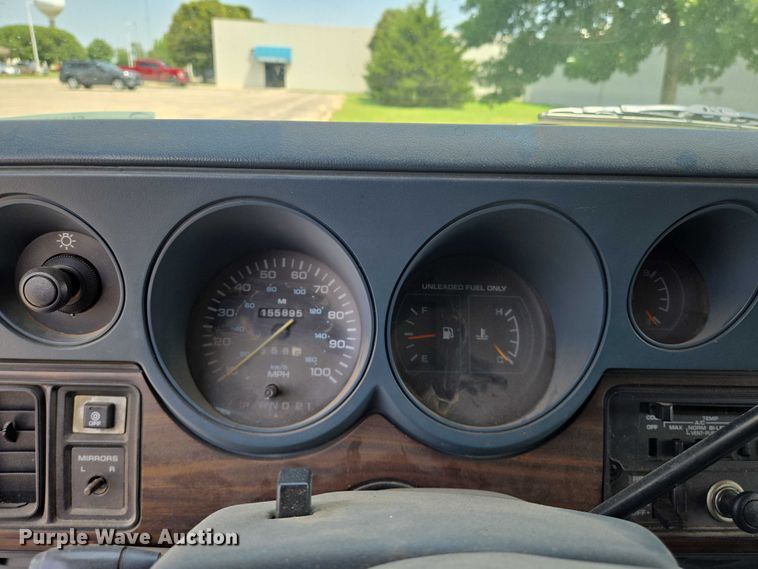 image for item EN8075 1996 Dodge Ram Wagon 3500 van