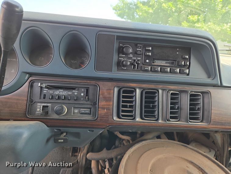 image for item EN8075 1996 Dodge Ram Wagon 3500 van