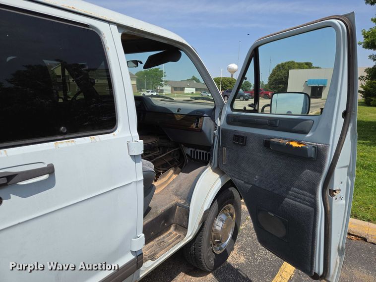 image for item EN8075 1996 Dodge Ram Wagon 3500 van