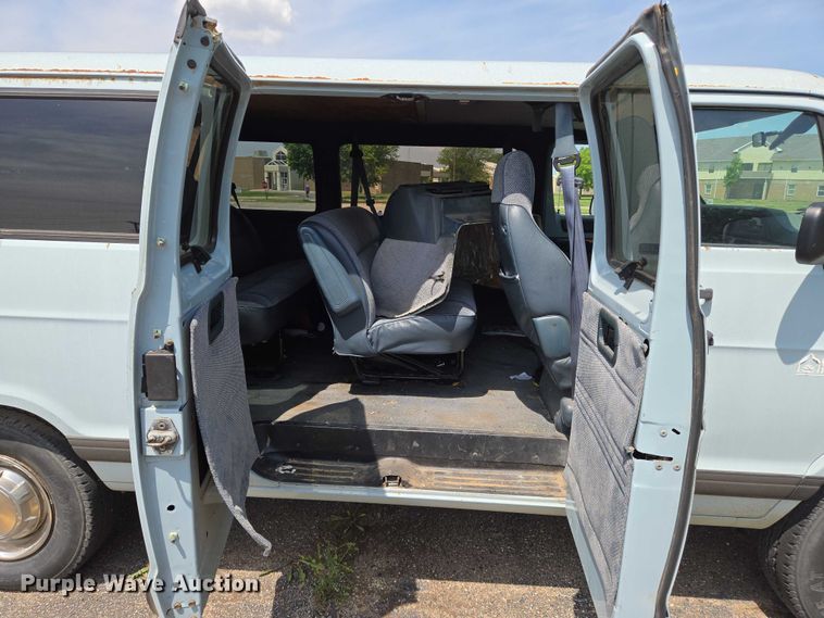image for item EN8075 1996 Dodge Ram Wagon 3500 van