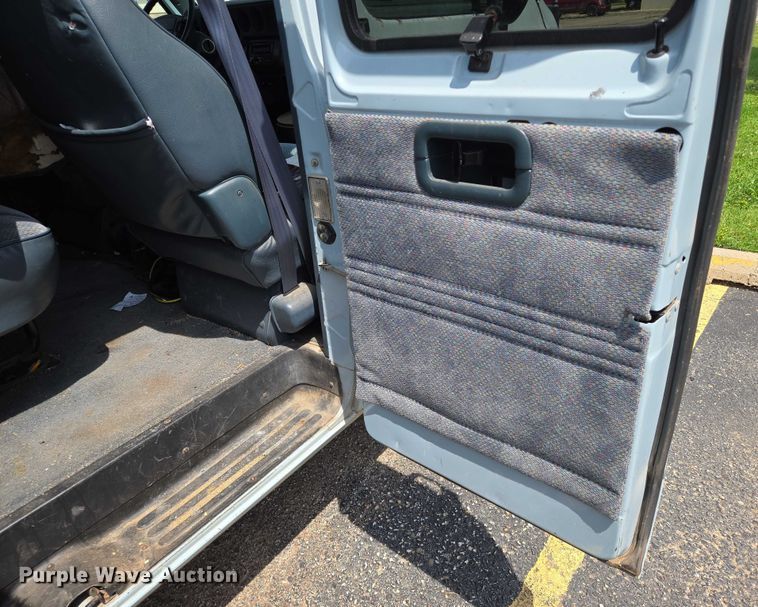 image for item EN8075 1996 Dodge Ram Wagon 3500 van