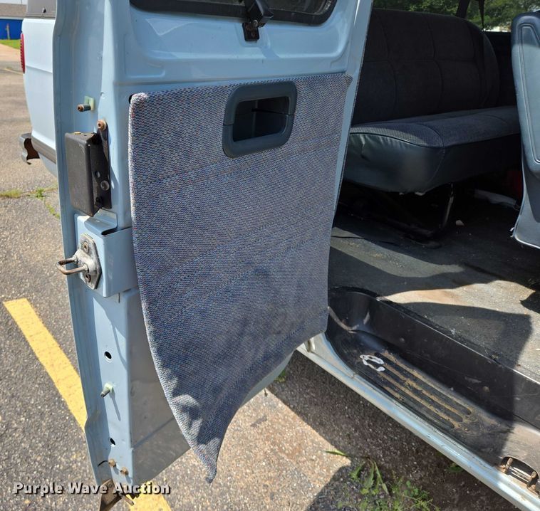 image for item EN8075 1996 Dodge Ram Wagon 3500 van