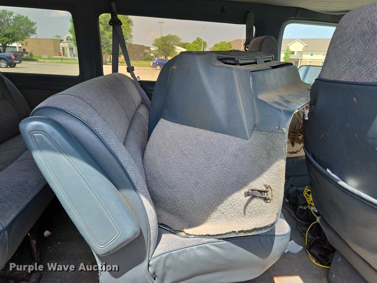 image for item EN8075 1996 Dodge Ram Wagon 3500 van