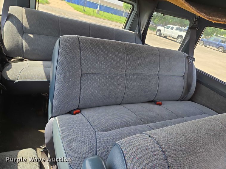 image for item EN8075 1996 Dodge Ram Wagon 3500 van