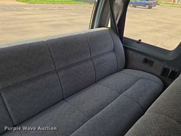 image for item EN8075 1996 Dodge Ram Wagon 3500 van