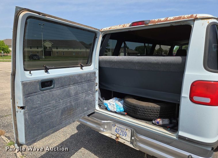 image for item EN8075 1996 Dodge Ram Wagon 3500 van