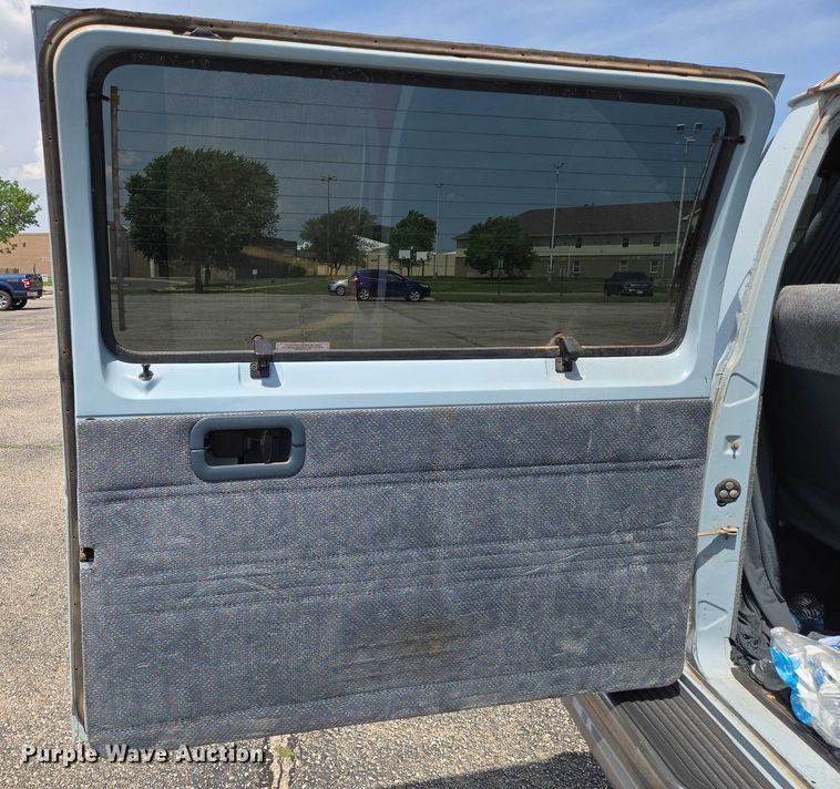 image for item EN8075 1996 Dodge Ram Wagon 3500 van