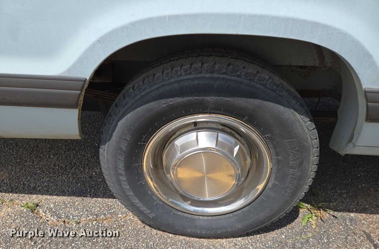 image for item EN8075 1996 Dodge Ram Wagon 3500 van