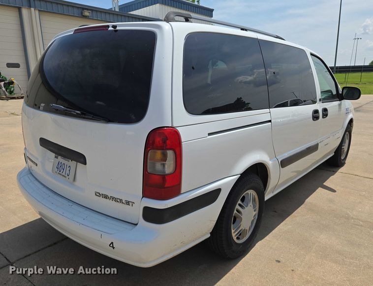 image for item EN8077 2004 Chevrolet Venture van