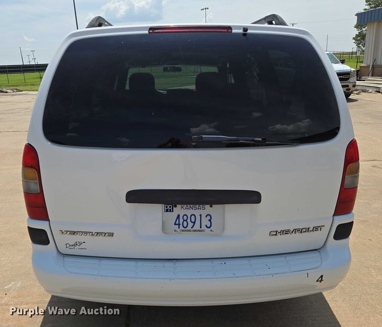 image for item EN8077 2004 Chevrolet Venture van