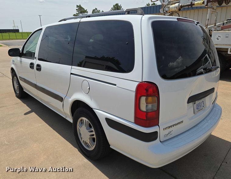 image for item EN8077 2004 Chevrolet Venture van