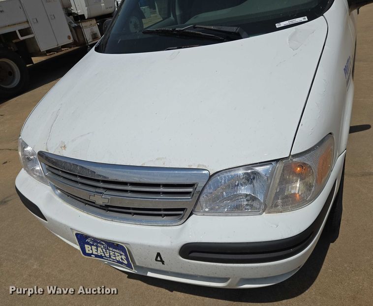 image for item EN8077 2004 Chevrolet Venture van