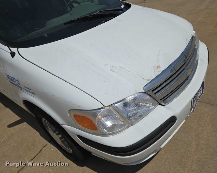 image for item EN8077 2004 Chevrolet Venture van
