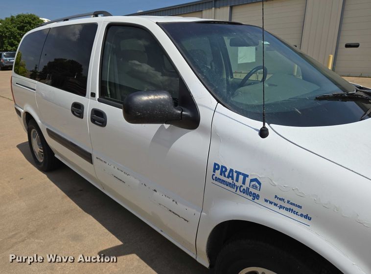 image for item EN8077 2004 Chevrolet Venture van