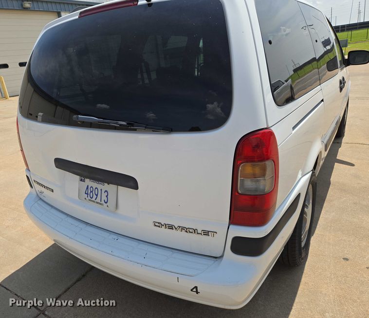 image for item EN8077 2004 Chevrolet Venture van