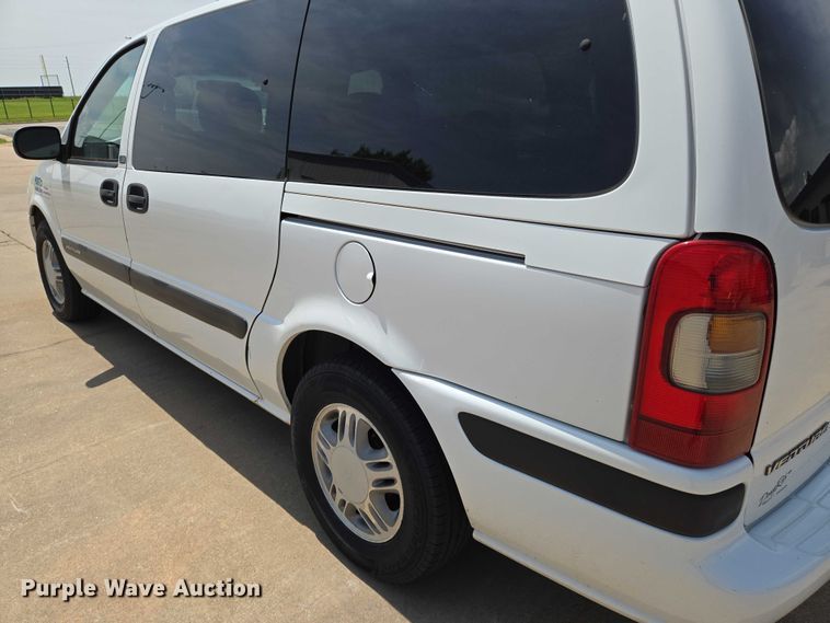 image for item EN8077 2004 Chevrolet Venture van