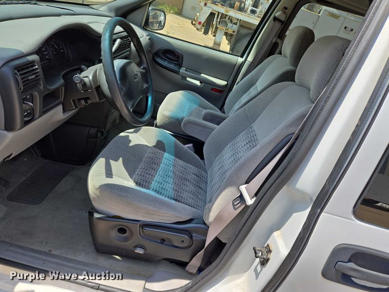 image for item EN8077 2004 Chevrolet Venture van