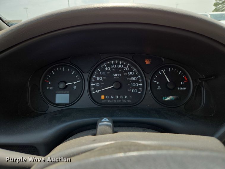 image for item EN8077 2004 Chevrolet Venture van