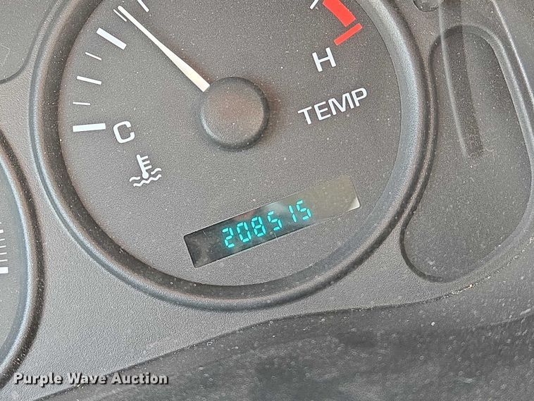 image for item EN8077 2004 Chevrolet Venture van