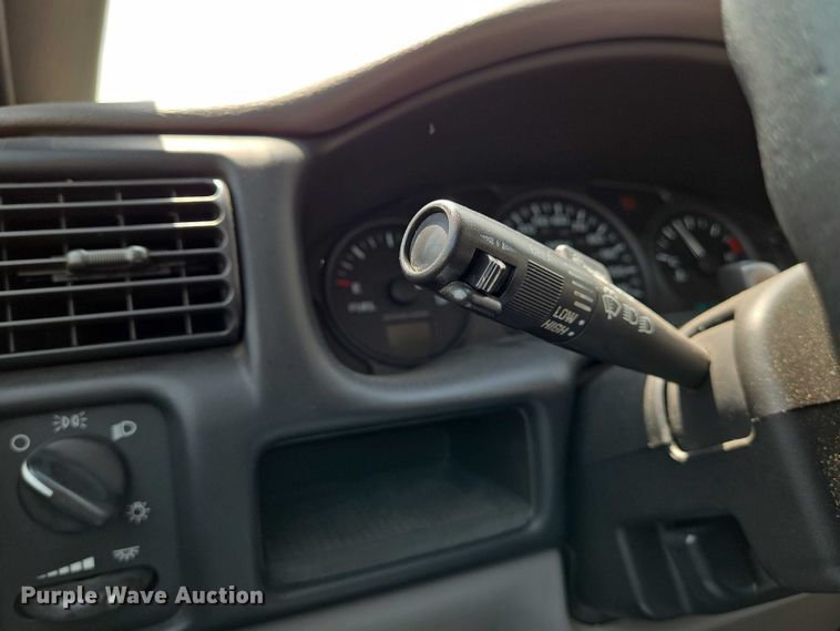 image for item EN8077 2004 Chevrolet Venture van