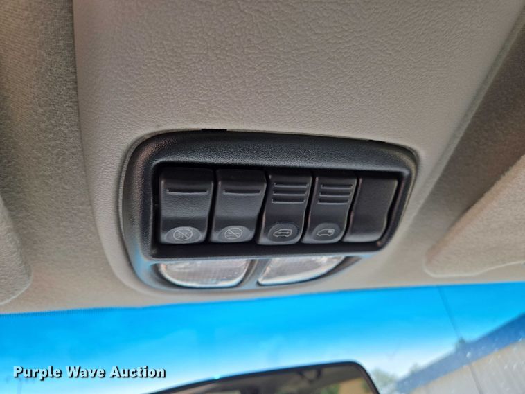 image for item EN8077 2004 Chevrolet Venture van