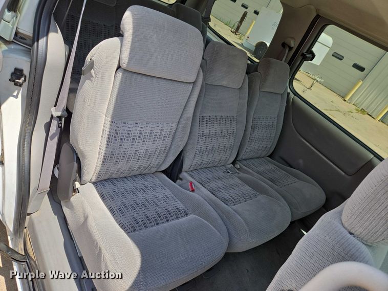 image for item EN8077 2004 Chevrolet Venture van