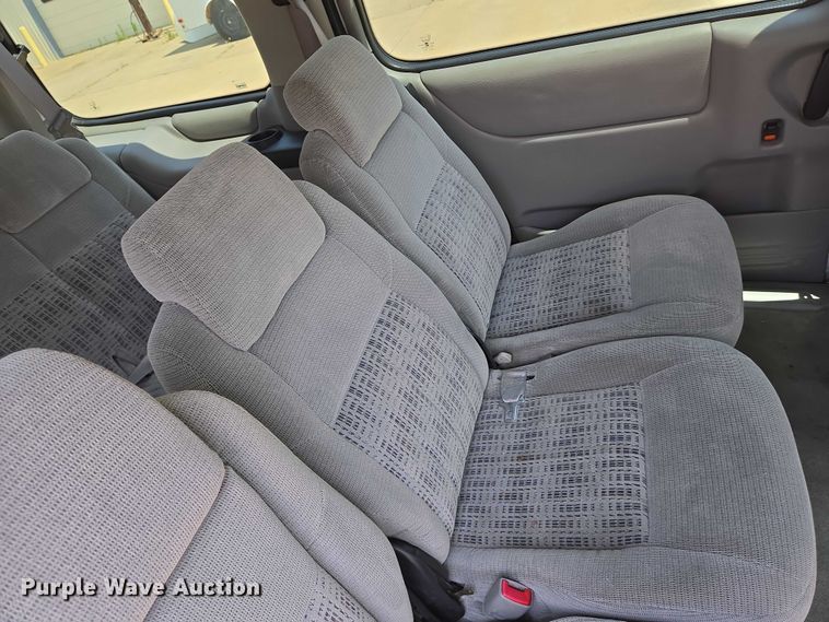 image for item EN8077 2004 Chevrolet Venture van