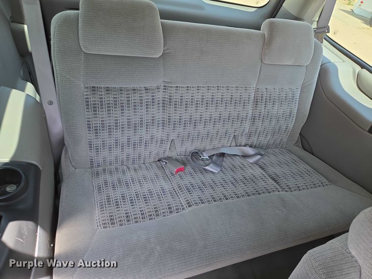 image for item EN8077 2004 Chevrolet Venture van