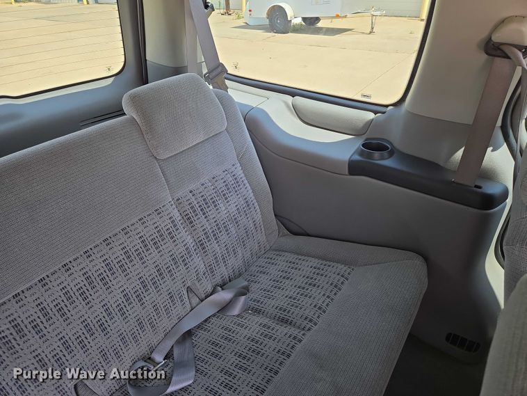 image for item EN8077 2004 Chevrolet Venture van