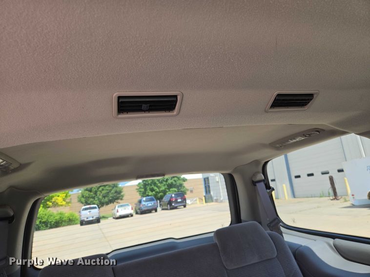 image for item EN8077 2004 Chevrolet Venture van