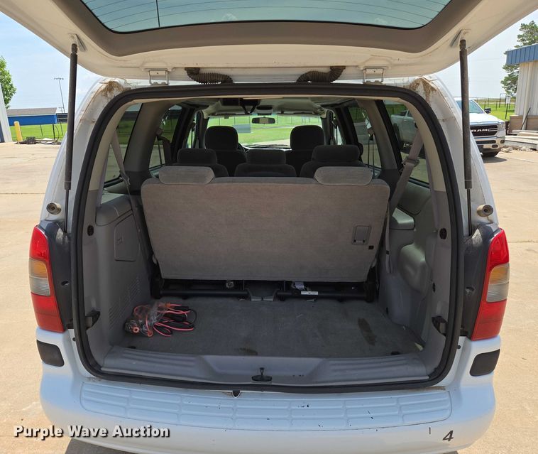 image for item EN8077 2004 Chevrolet Venture van