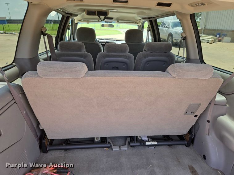 image for item EN8077 2004 Chevrolet Venture van