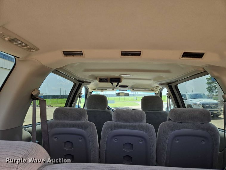 image for item EN8077 2004 Chevrolet Venture van