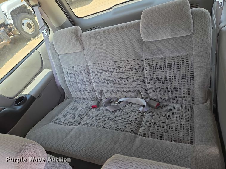 image for item EN8077 2004 Chevrolet Venture van