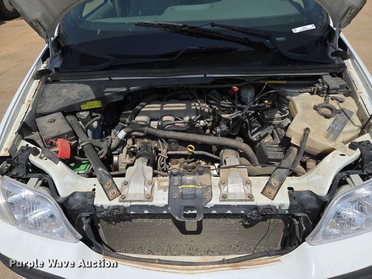 image for item EN8077 2004 Chevrolet Venture van